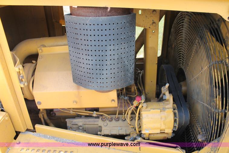 image for item H5800 1989 Caterpillar D6H dozer