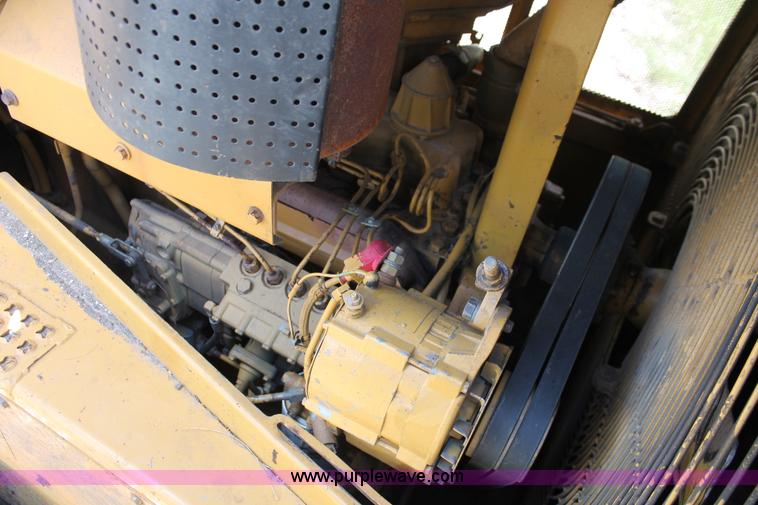 image for item H5800 1989 Caterpillar D6H dozer