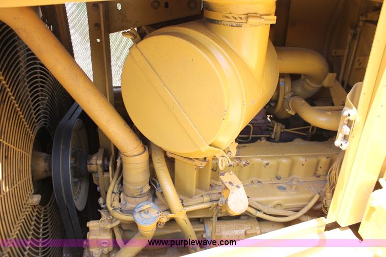 image for item H5800 1989 Caterpillar D6H dozer