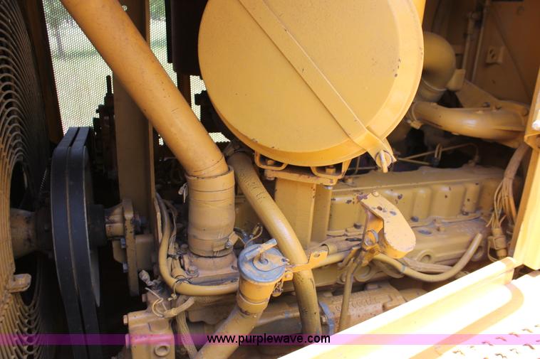 image for item H5800 1989 Caterpillar D6H dozer