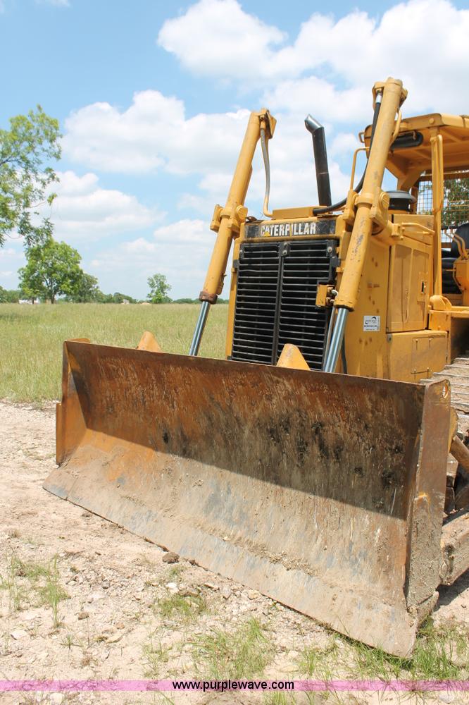 image for item H5800 1989 Caterpillar D6H dozer