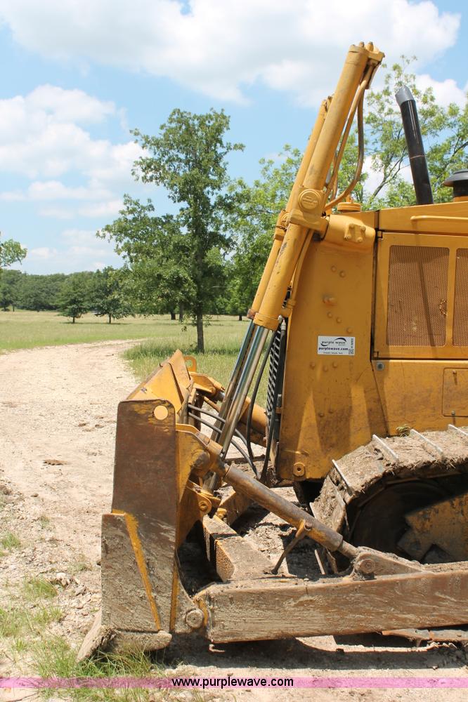 image for item H5800 1989 Caterpillar D6H dozer