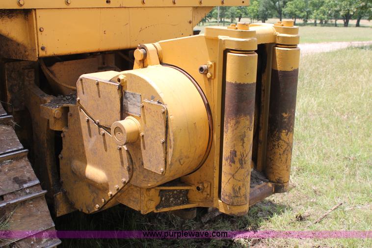 image for item H5800 1989 Caterpillar D6H dozer