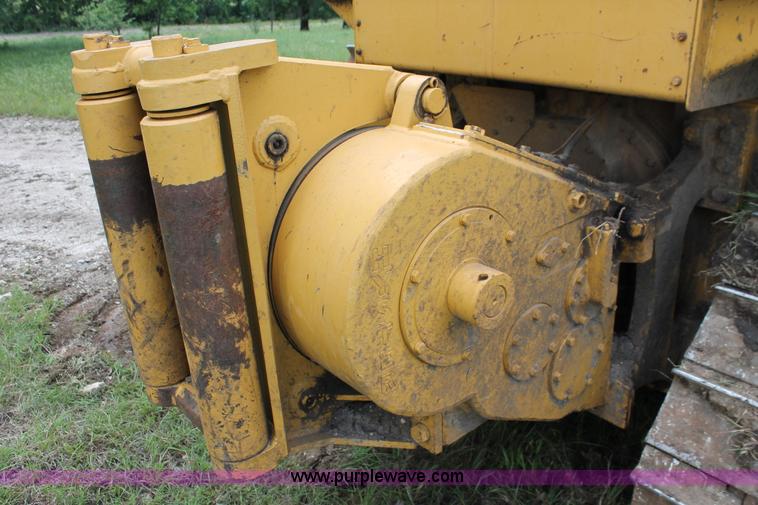 image for item H5800 1989 Caterpillar D6H dozer