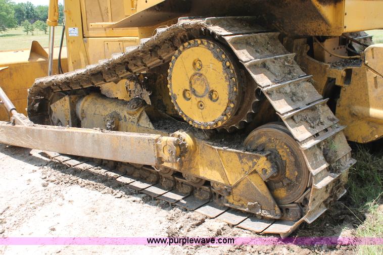 image for item H5800 1989 Caterpillar D6H dozer