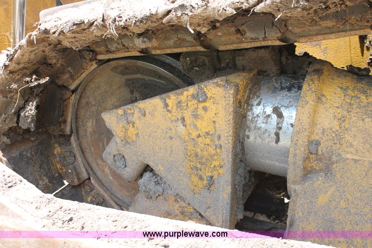 image for item H5800 1989 Caterpillar D6H dozer