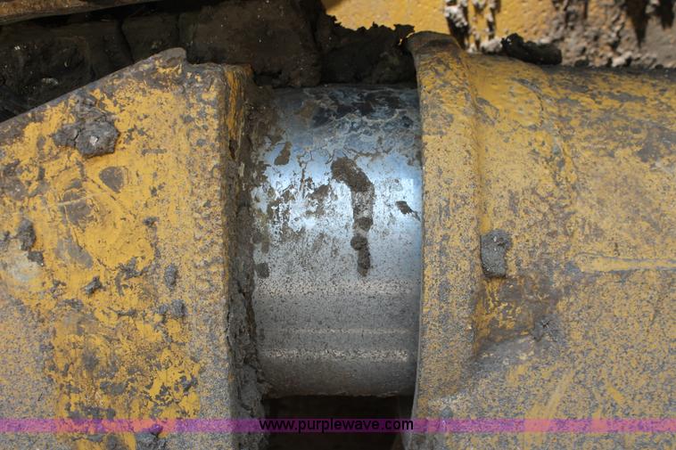 image for item H5800 1989 Caterpillar D6H dozer