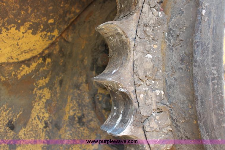 image for item H5800 1989 Caterpillar D6H dozer