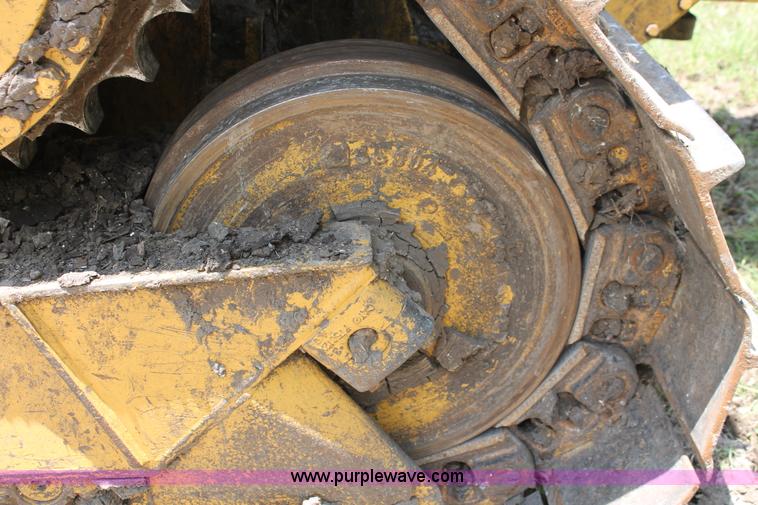 image for item H5800 1989 Caterpillar D6H dozer