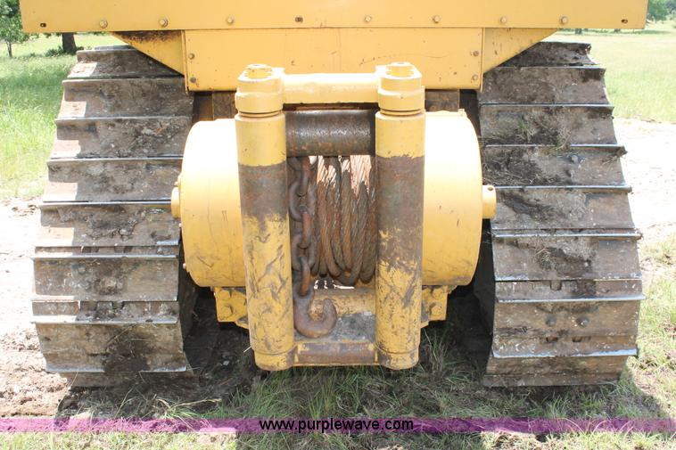 image for item H5800 1989 Caterpillar D6H dozer