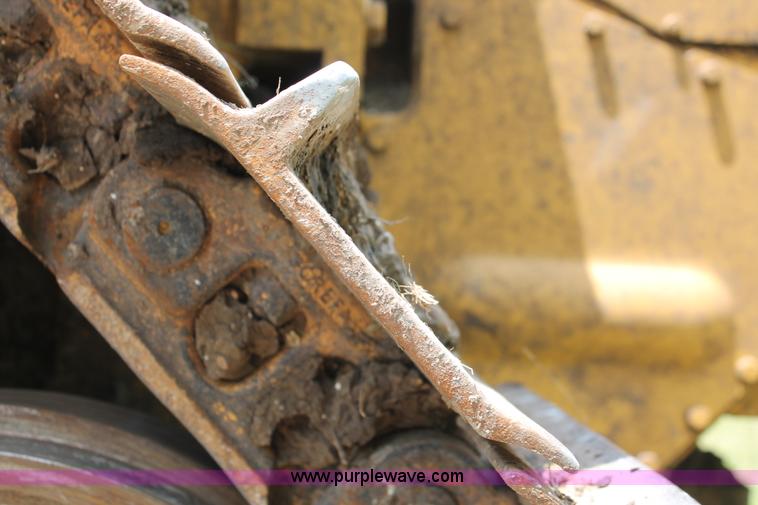 image for item H5800 1989 Caterpillar D6H dozer