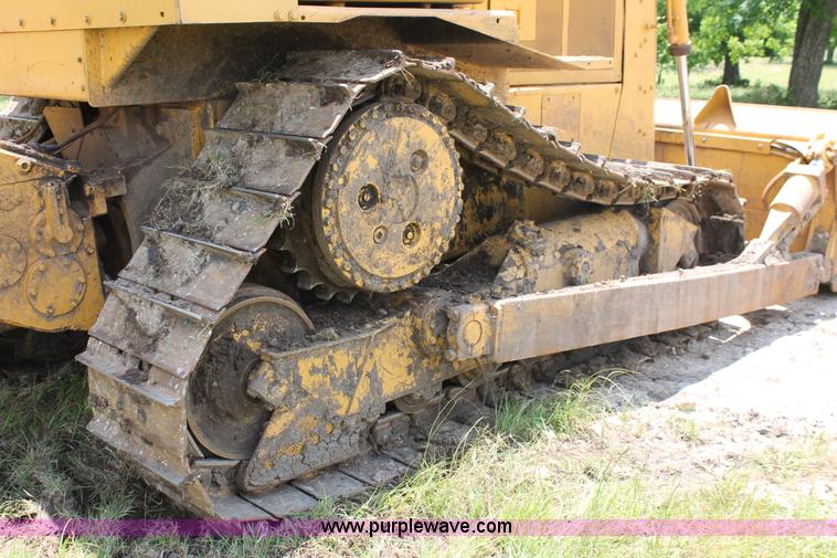 image for item H5800 1989 Caterpillar D6H dozer