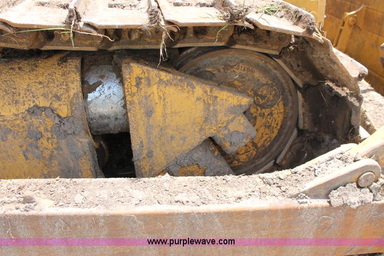 image for item H5800 1989 Caterpillar D6H dozer