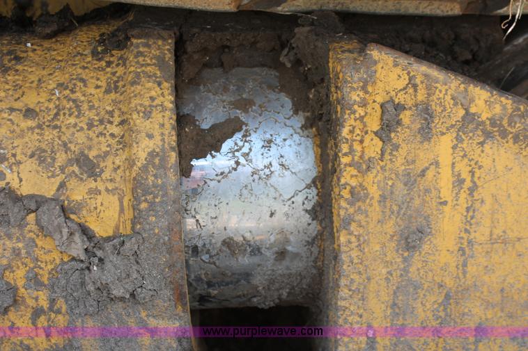 image for item H5800 1989 Caterpillar D6H dozer