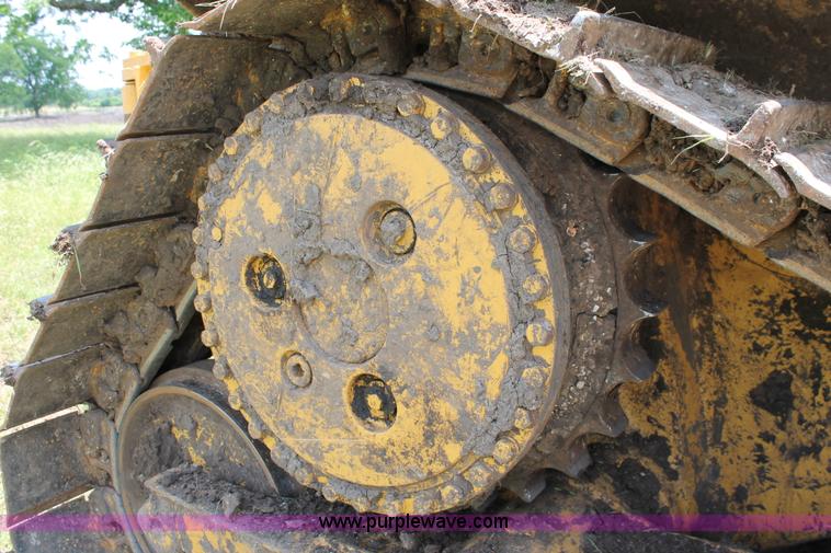 image for item H5800 1989 Caterpillar D6H dozer