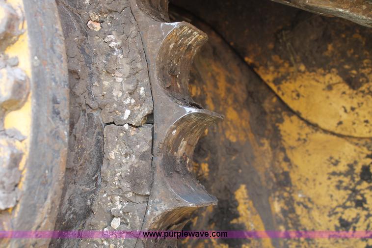 image for item H5800 1989 Caterpillar D6H dozer