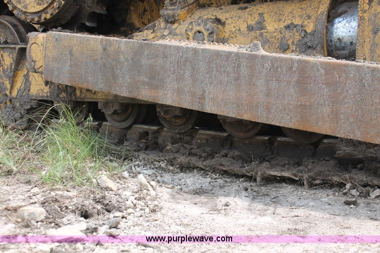 image for item H5800 1989 Caterpillar D6H dozer