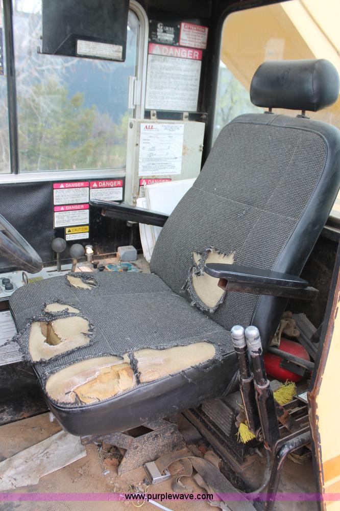 image for item H5841 1997 Grove RT750 rough terrain crane