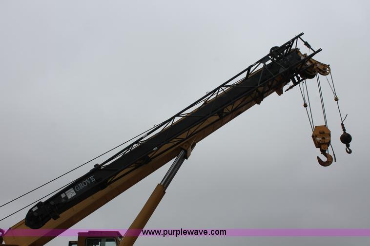image for item H5841 1997 Grove RT750 rough terrain crane