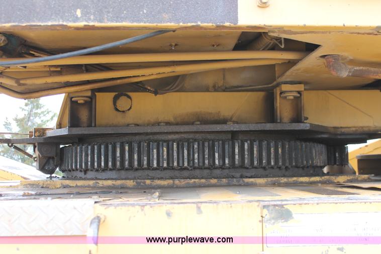 image for item H5841 1997 Grove RT750 rough terrain crane