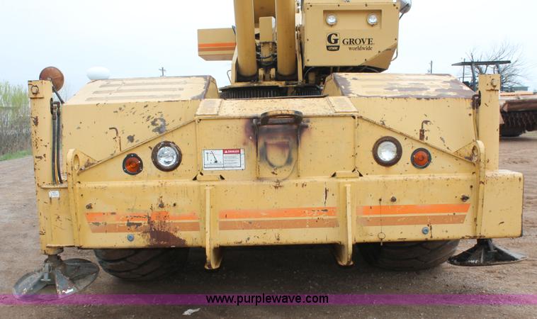 image for item H5841 1997 Grove RT750 rough terrain crane
