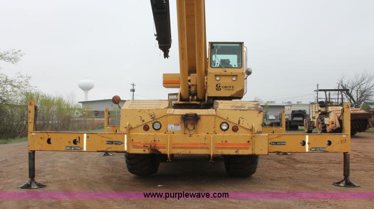 image for item H5841 1997 Grove RT750 rough terrain crane