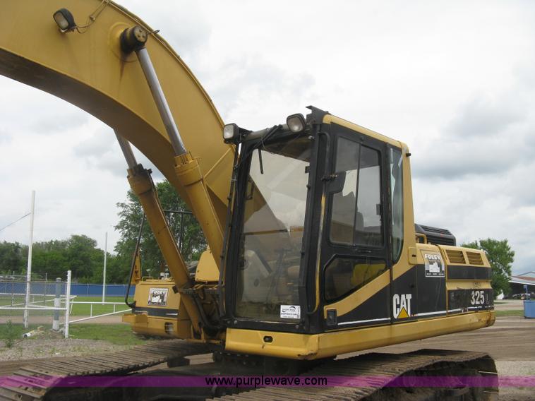 image for item H8534 1994 Caterpillar 325L excavator