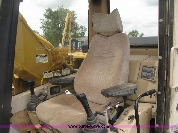 image for item H8534 1994 Caterpillar 325L excavator