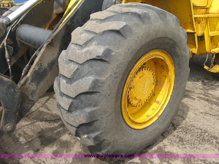 image for item H8535 Michigan L90 wheel loader