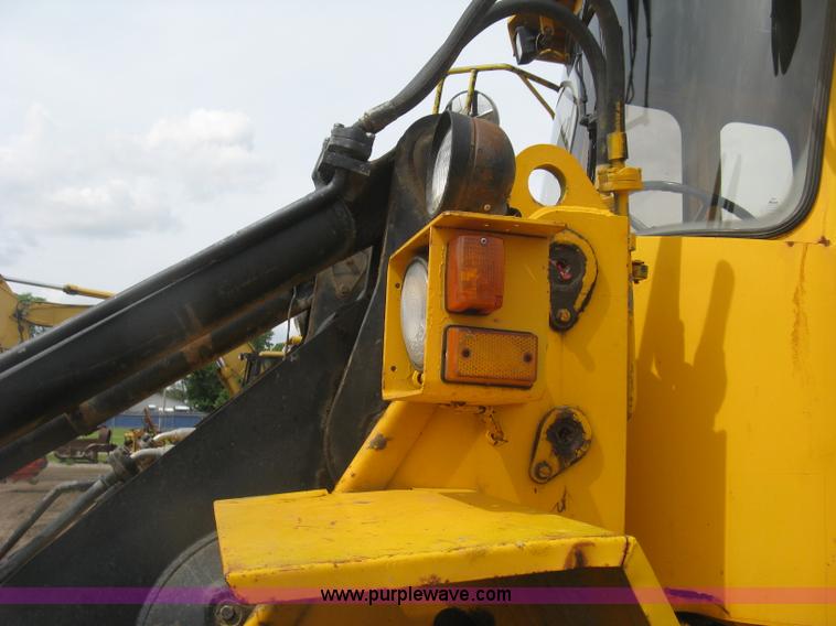 image for item H8535 Michigan L90 wheel loader