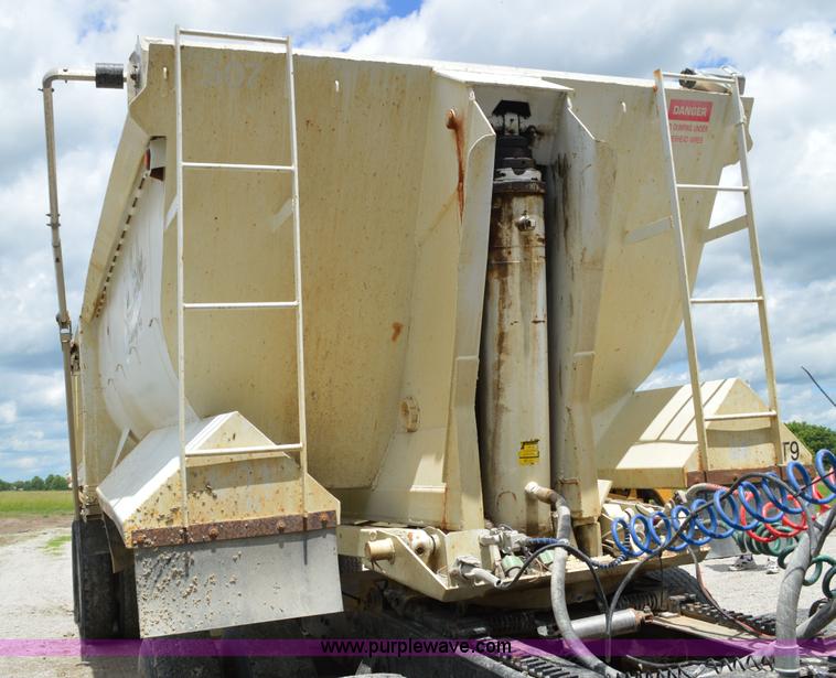 image for item I4520 1996 Western dump bed trailer