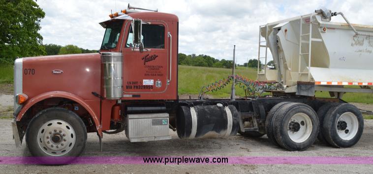 image for item I4521 1993 Peterbilt 378 semi truck
