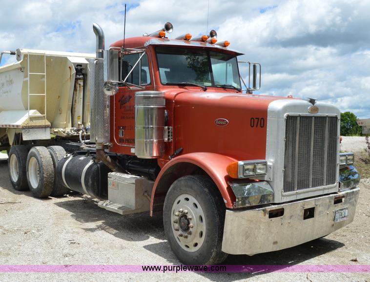 image for item I4521 1993 Peterbilt 378 semi truck