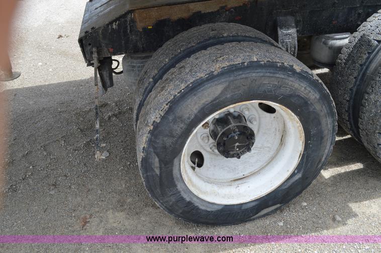 image for item I4521 1993 Peterbilt 378 semi truck