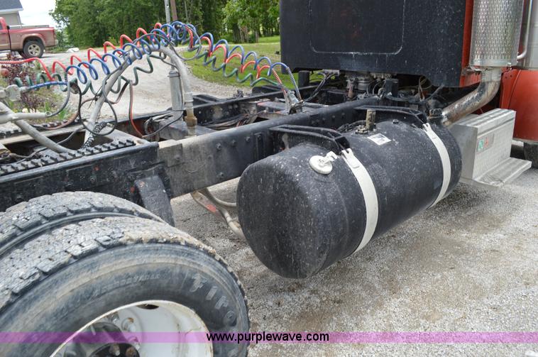 image for item I4521 1993 Peterbilt 378 semi truck