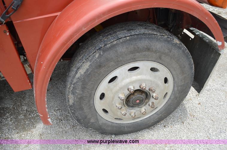 image for item I4521 1993 Peterbilt 378 semi truck