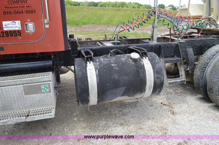 image for item I4521 1993 Peterbilt 378 semi truck