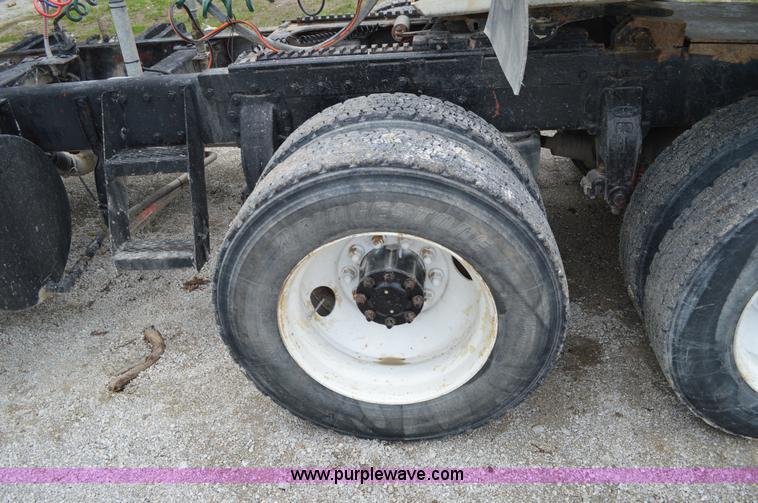 image for item I4521 1993 Peterbilt 378 semi truck