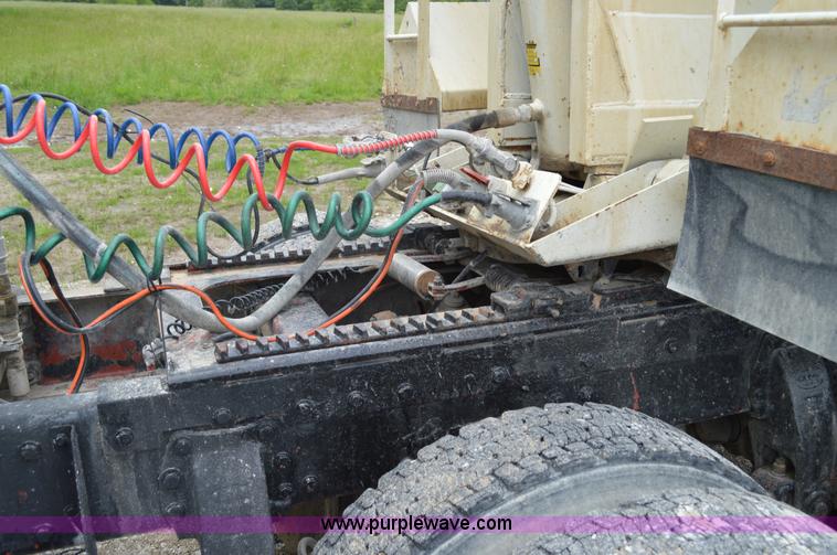 image for item I4521 1993 Peterbilt 378 semi truck