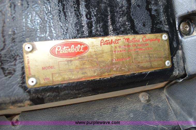 image for item I4521 1993 Peterbilt 378 semi truck