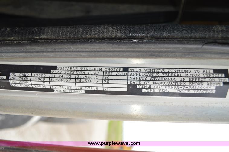 image for item I4521 1993 Peterbilt 378 semi truck