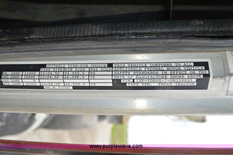 image for item I4521 1993 Peterbilt 378 semi truck