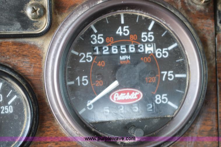 image for item I4521 1993 Peterbilt 378 semi truck