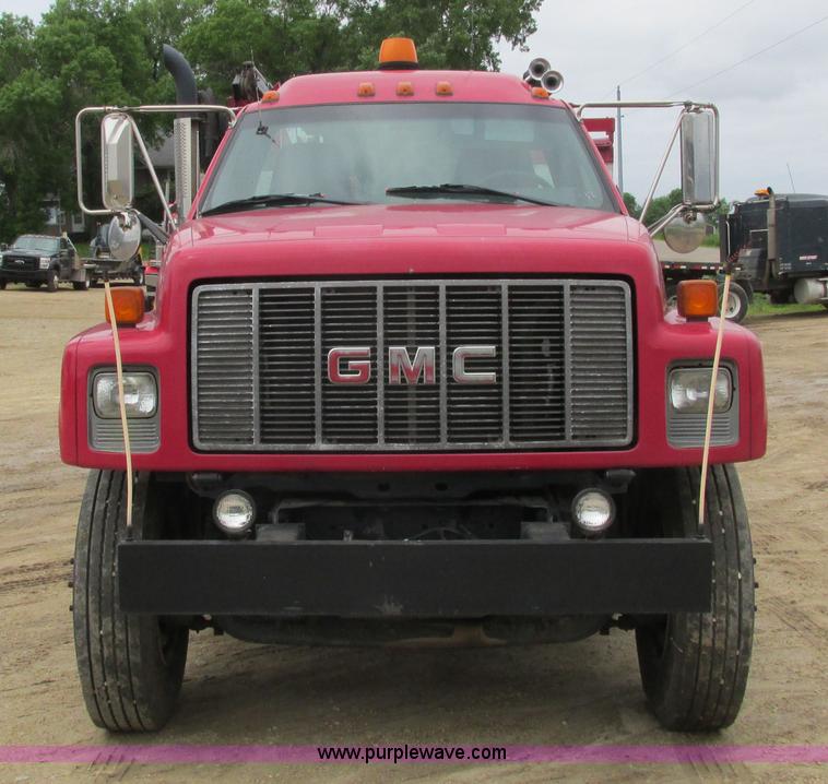 image for item J1768 2000 GMC C7500 service truck with crane