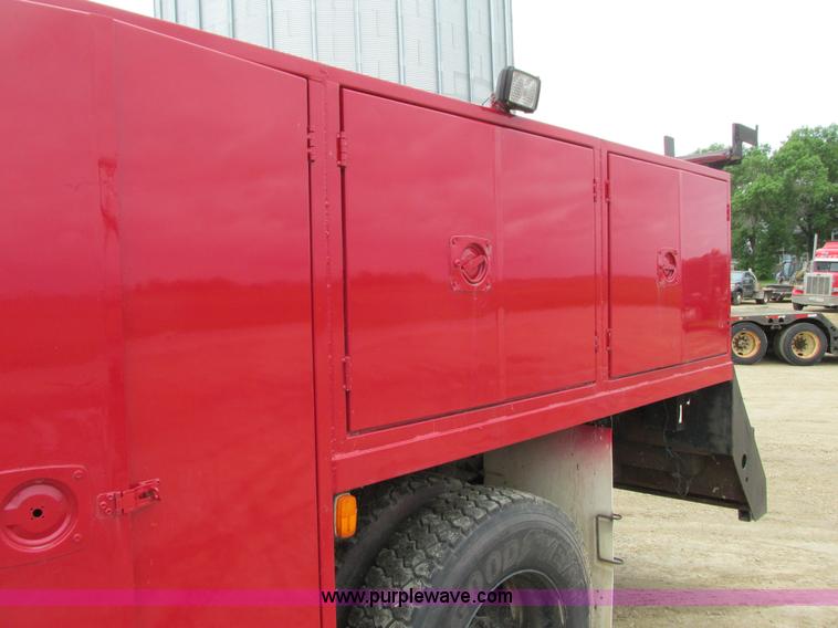 image for item J1768 2000 GMC C7500 service truck with crane