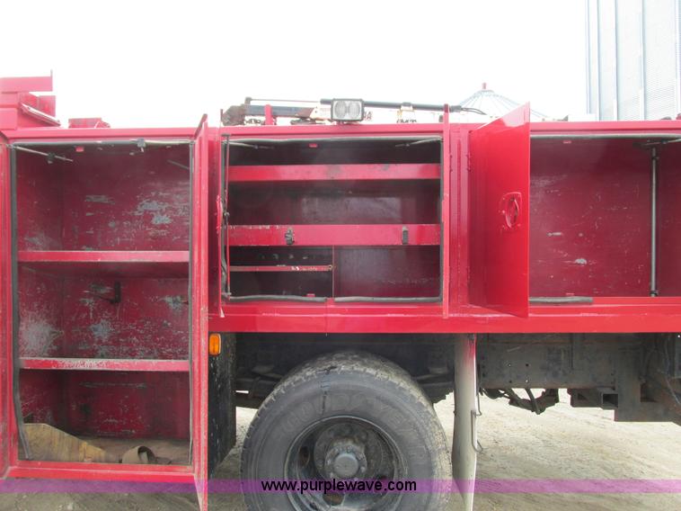 image for item J1768 2000 GMC C7500 service truck with crane