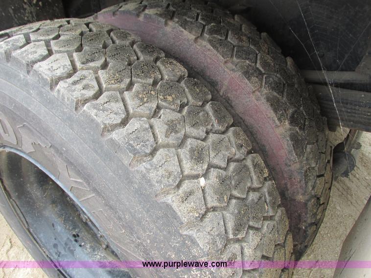 image for item J1768 2000 GMC C7500 service truck with crane