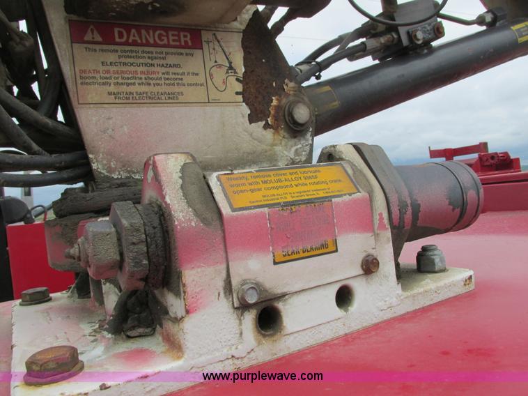 image for item J1768 2000 GMC C7500 service truck with crane