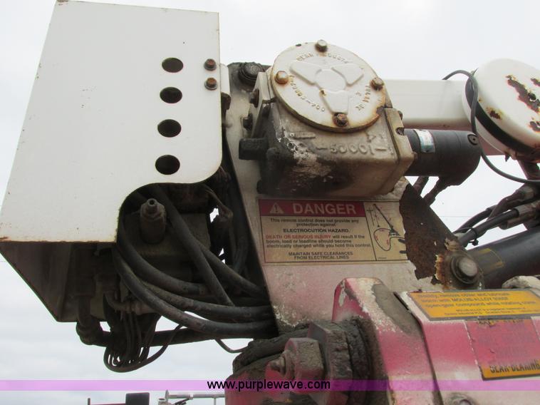 image for item J1768 2000 GMC C7500 service truck with crane