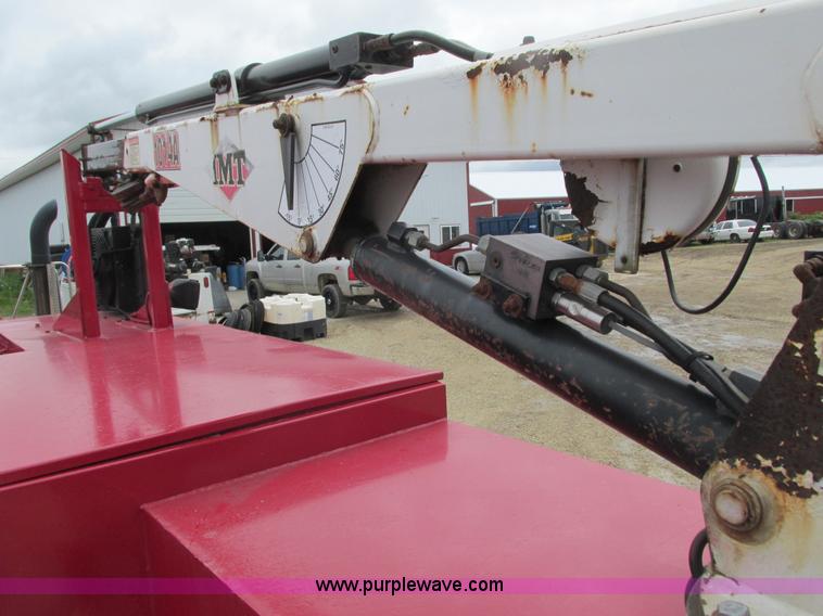 image for item J1768 2000 GMC C7500 service truck with crane